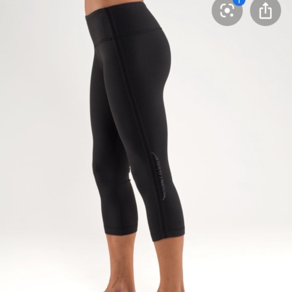 Like New Black Lululemon Wunder Under Ruffle Crops Leggings, size 4